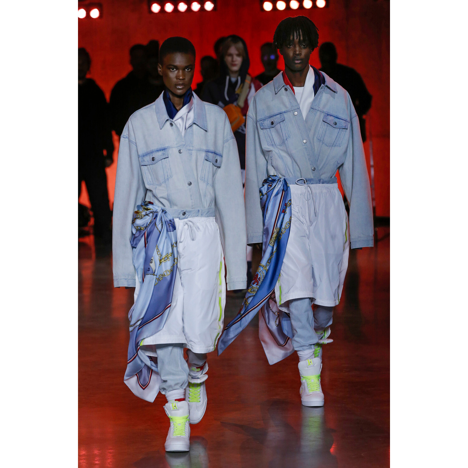 Фото Tommy Hilfiger Spring 2020 Ready-to-Wear / Томми Хилфигер весна-лето 2020 / Неделя моды: Лондон