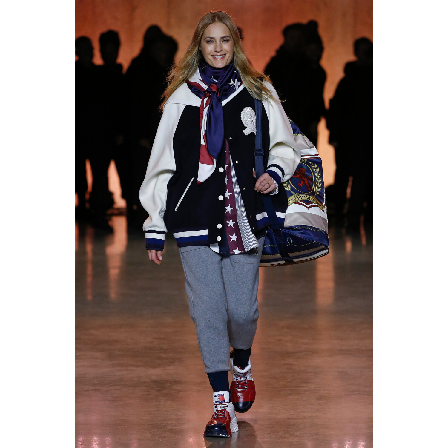 Фото Tommy Hilfiger Spring 2020 Ready-to-Wear / Томми Хилфигер весна-лето 2020 / Неделя моды: Лондон