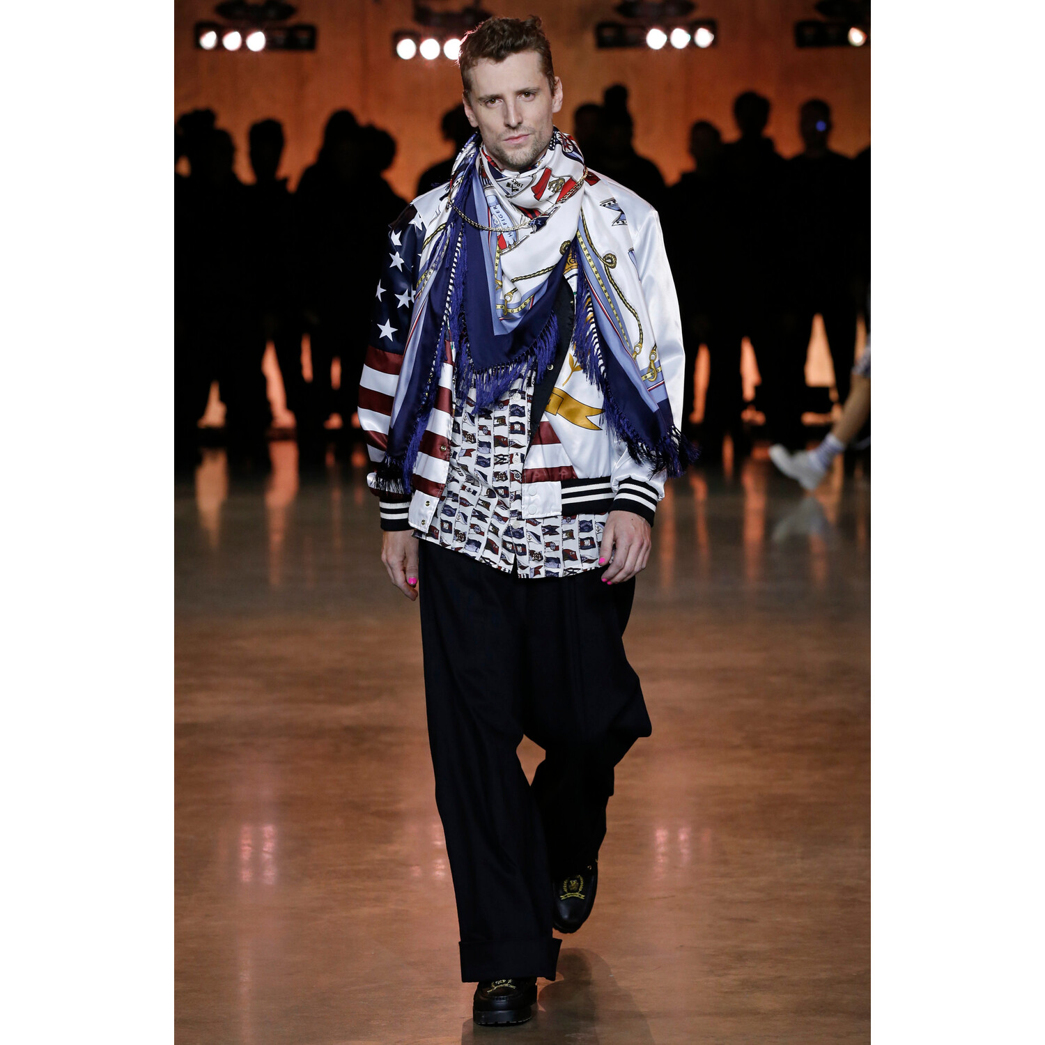 Фото Tommy Hilfiger Spring 2020 Ready-to-Wear / Томми Хилфигер весна-лето 2020 / Неделя моды: Лондон