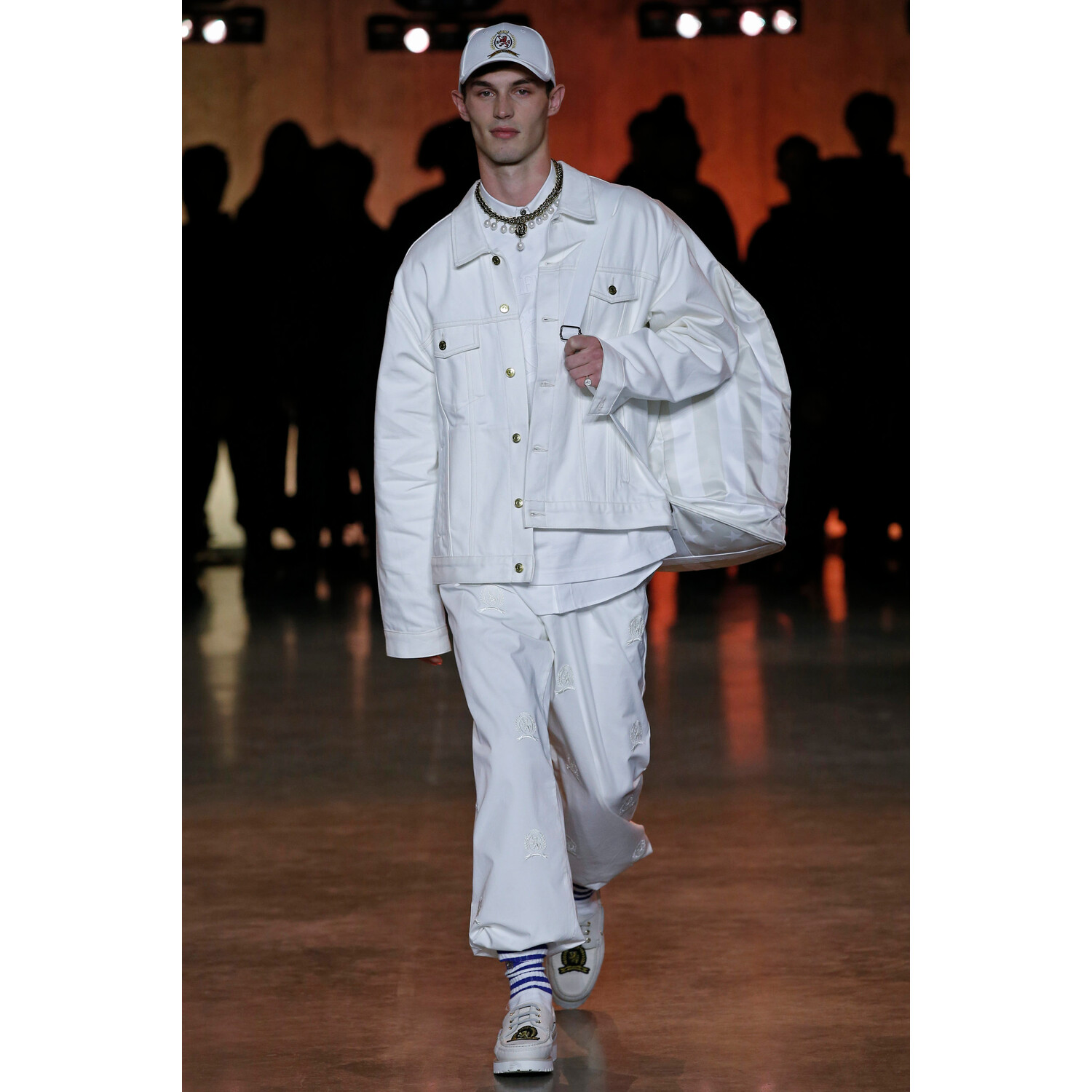 Фото Tommy Hilfiger Spring 2020 Ready-to-Wear / Томми Хилфигер весна-лето 2020 / Неделя моды: Лондон