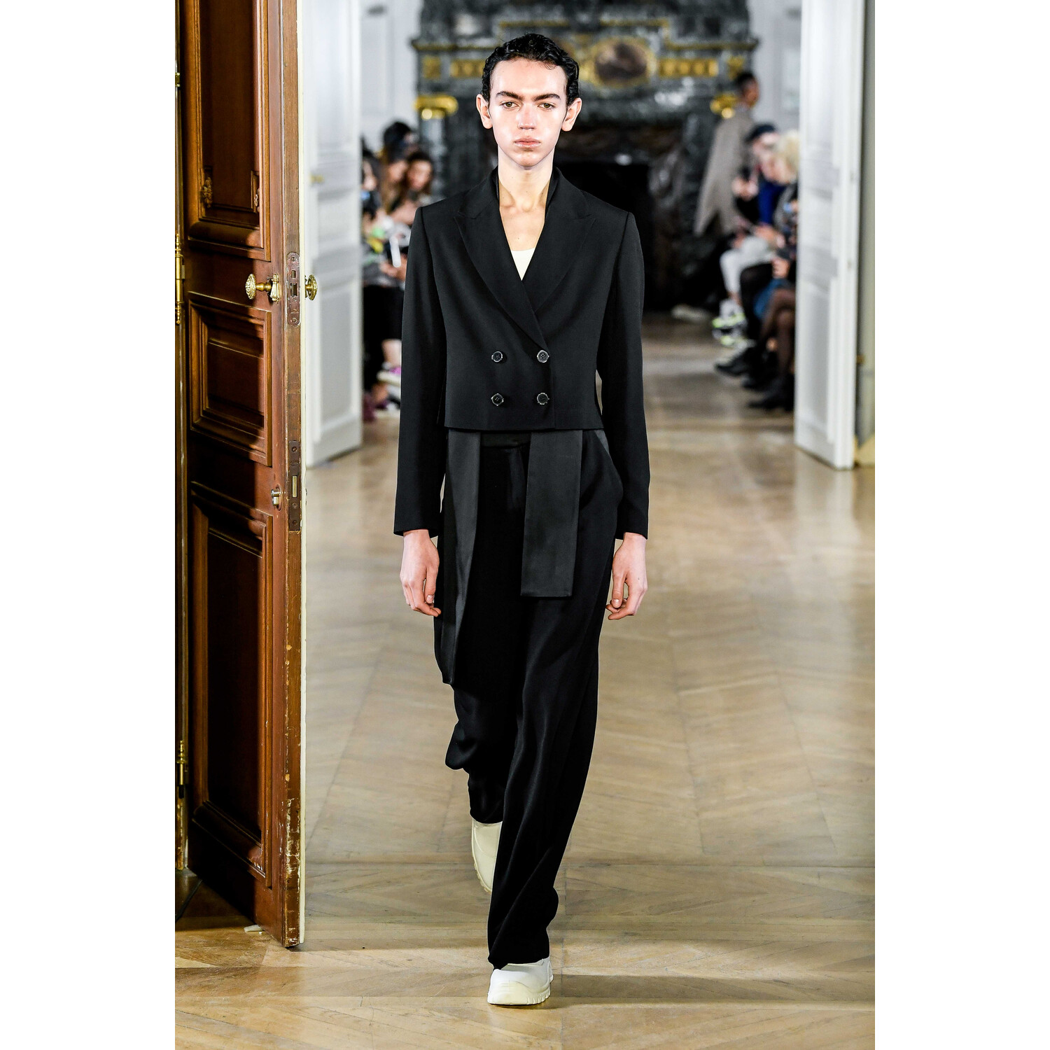 Фото Nobi Talai Fall 2019 Ready-to-Wear / Nobi Talai осень 2019 / Неделя моды: Париж