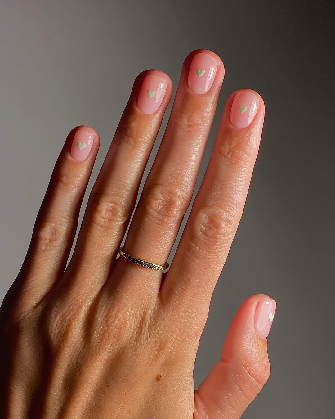 10 трендовых идей нюдового маникюра