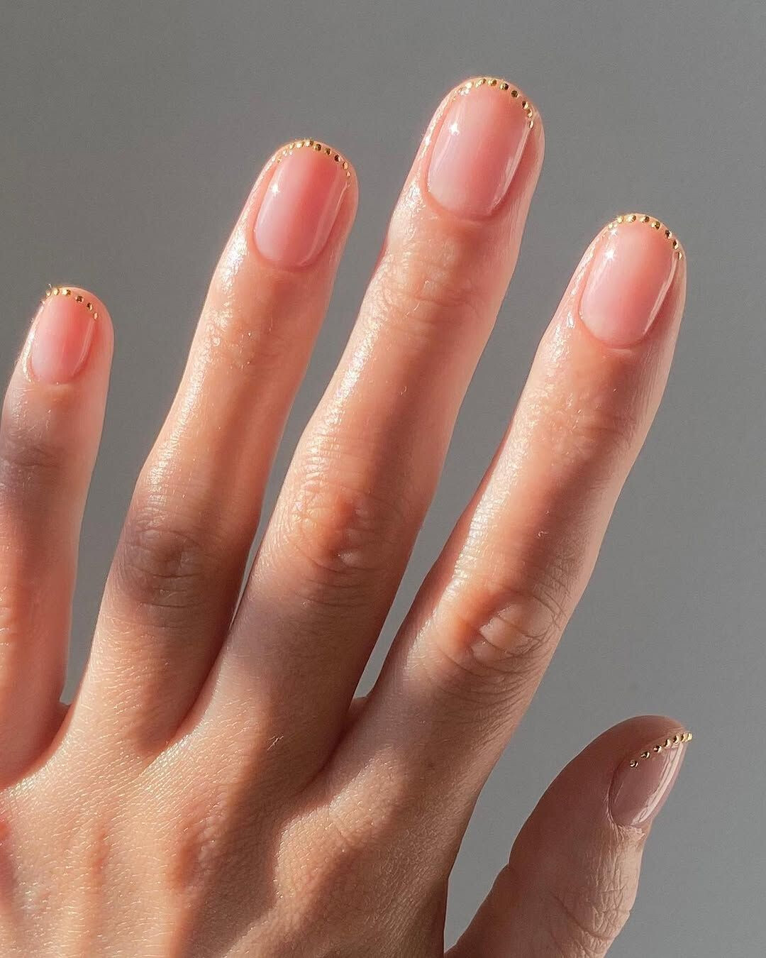 10 трендовых идей нюдового маникюра