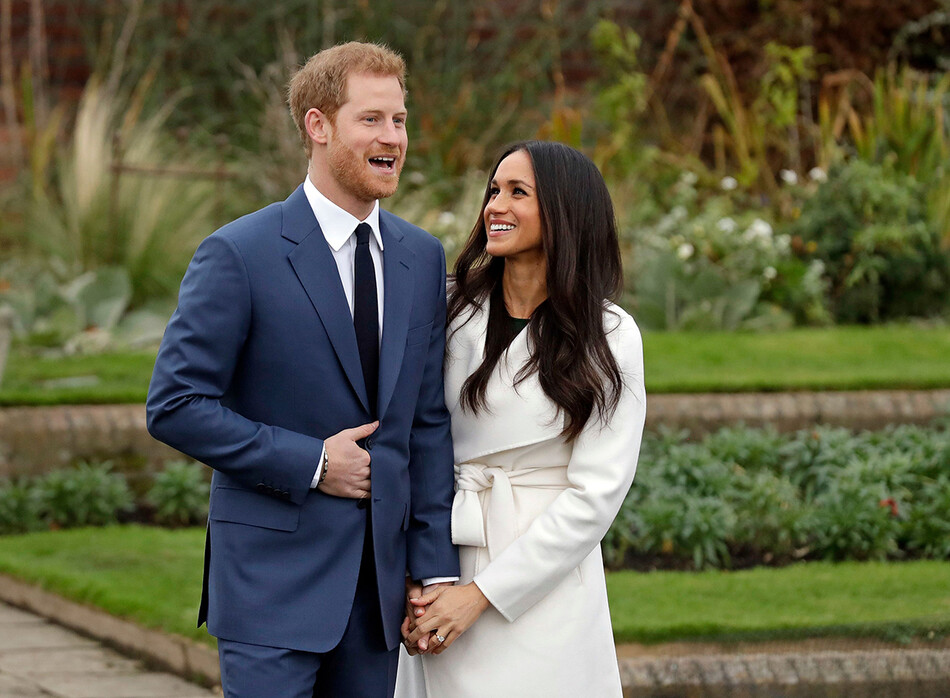 Принц Гарри и Меган Маркл объявляют о своей помолвке 27 ноября 2017 года в Затонувшем саду на территории Кенсингтонского дворца