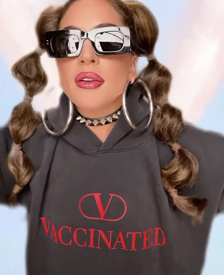 Леди Гага в худи Valentino Vaccinated