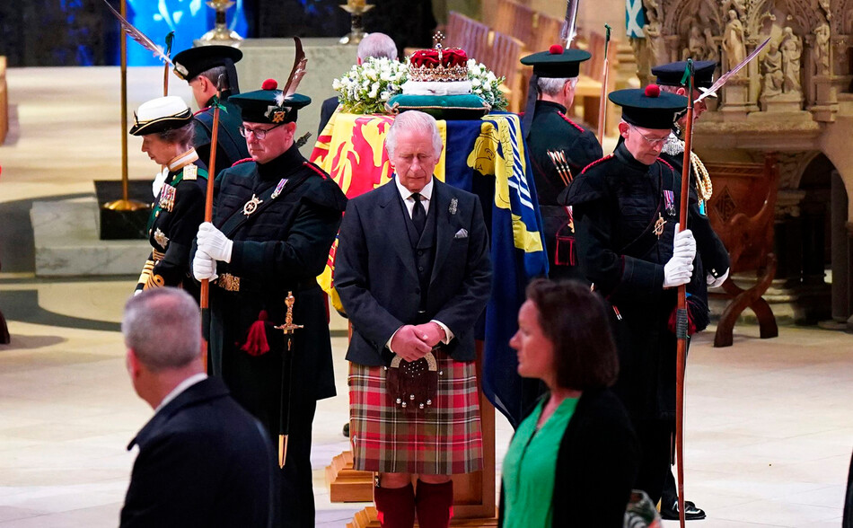 Король Карл III, принцесса Анна, принцы Эндрю и принц Эдвард принимают участие в ритуале &laquo;Бдение принцев&raquo; в соборе Святого Джайлса 12 сентября 2022 года в Эдинбурге, Шотландия