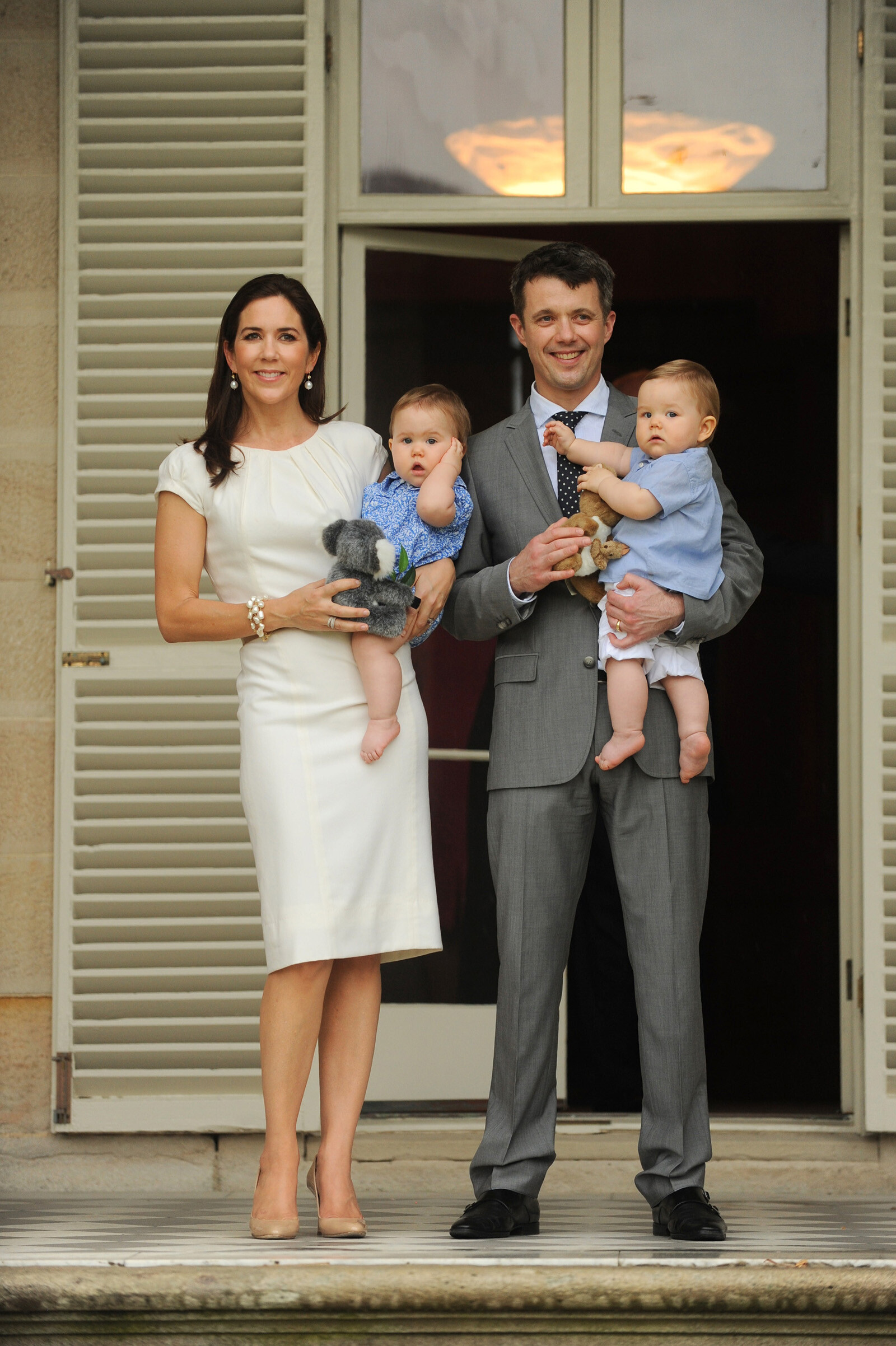 Королева Мэри со своим мужем королём Фредериком и их близнецами Жозефиной и Винсентом в 2011 году