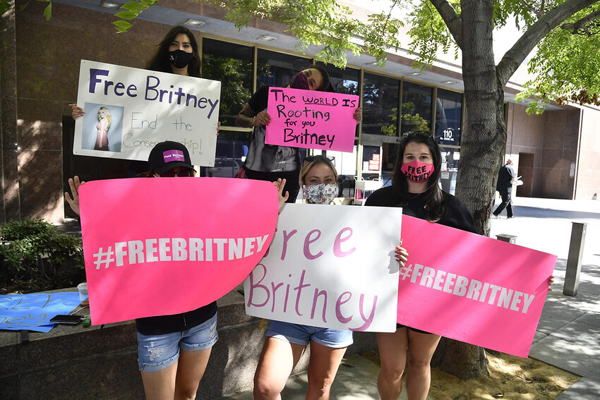 Поклонники Бритни Спирс просят освободить её из плена отца
