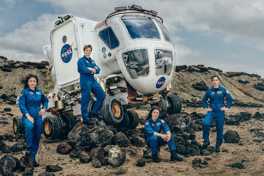 Астронавты НАСА Джессика Меир, Энн Макклейн, Николь Манн и Кристина Кох, которые были отобраны для пилотируемой миссии на Марс