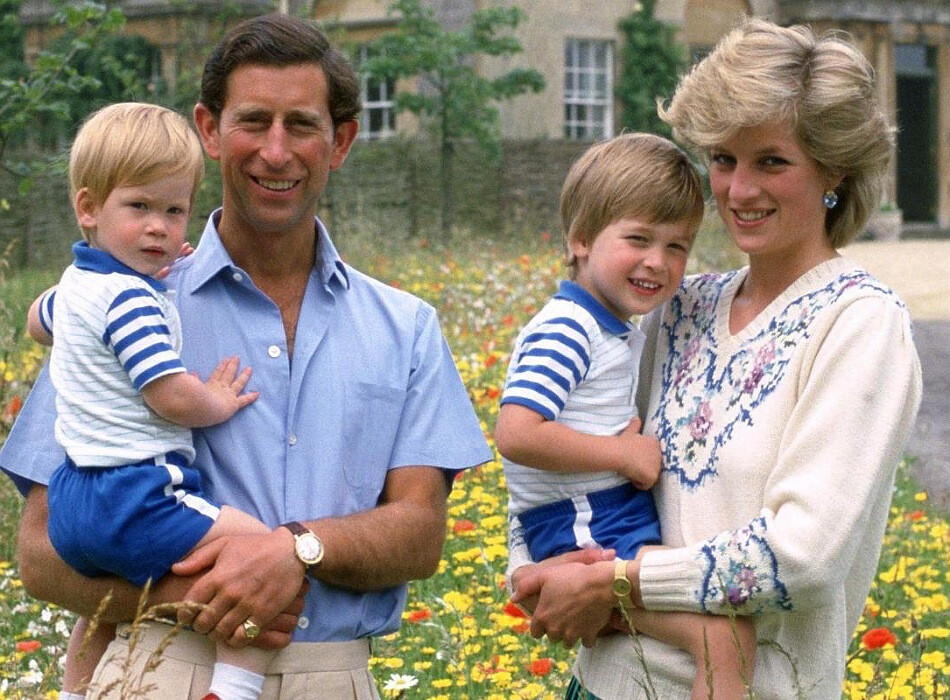 Принц Чарльз и принцесса Диана с детьми