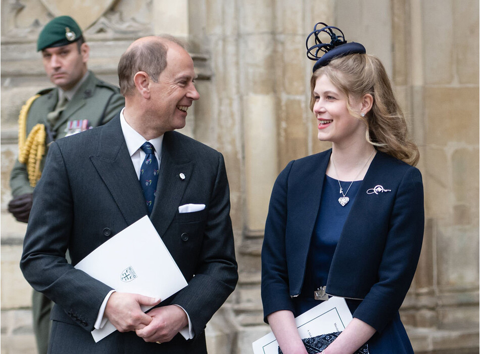 Леди Луиза Виндзор с отцом принцем Эдуардом на поминальной службе принца Филиппа, 2022