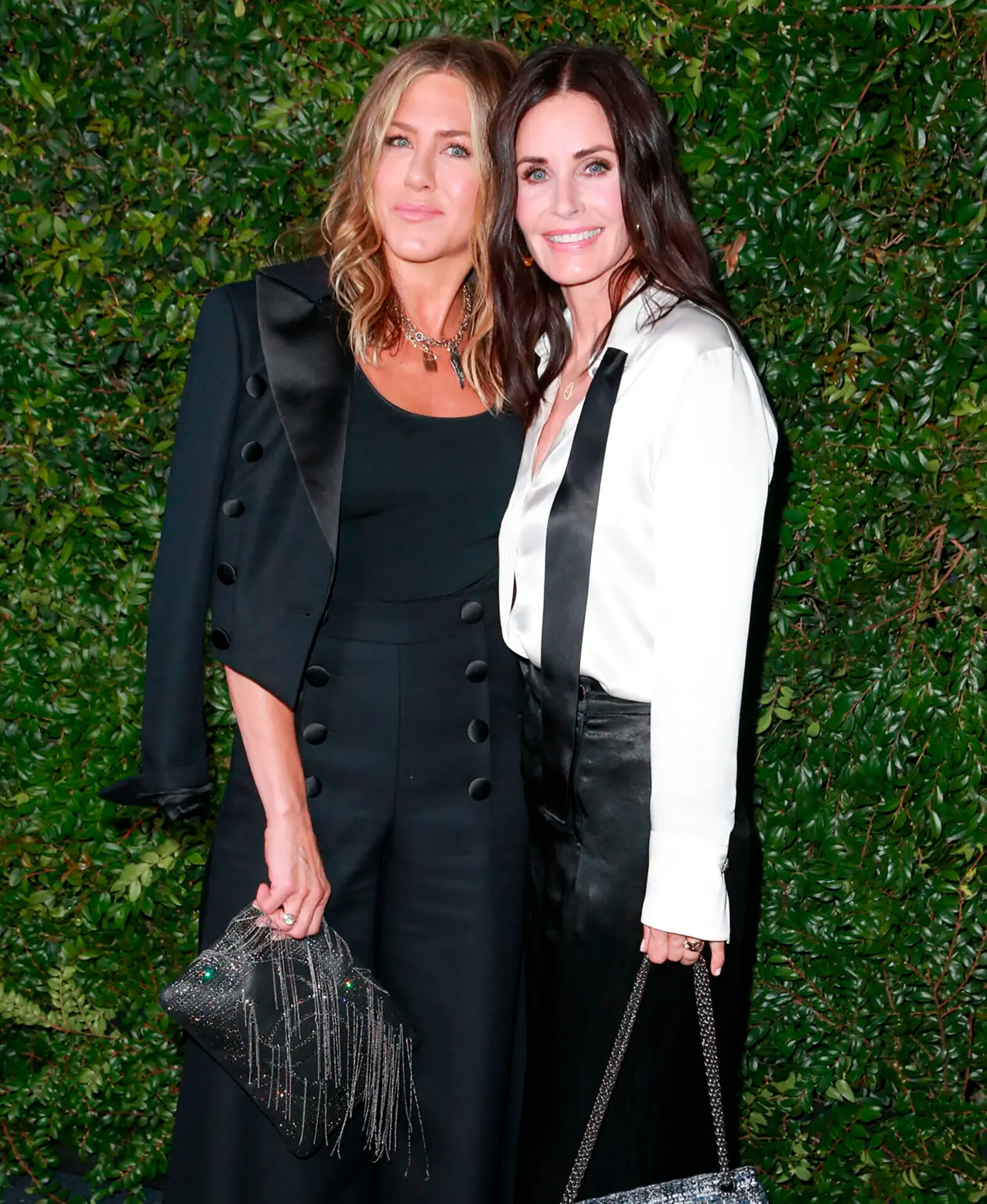 Jennifer-Aniston-Courteney-Cox-001-Mainstyle.jpg