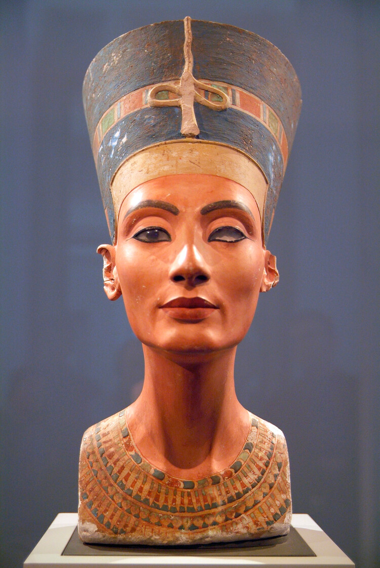 Египетский археолог утверждает, что нашел мумию царицы Нефертити