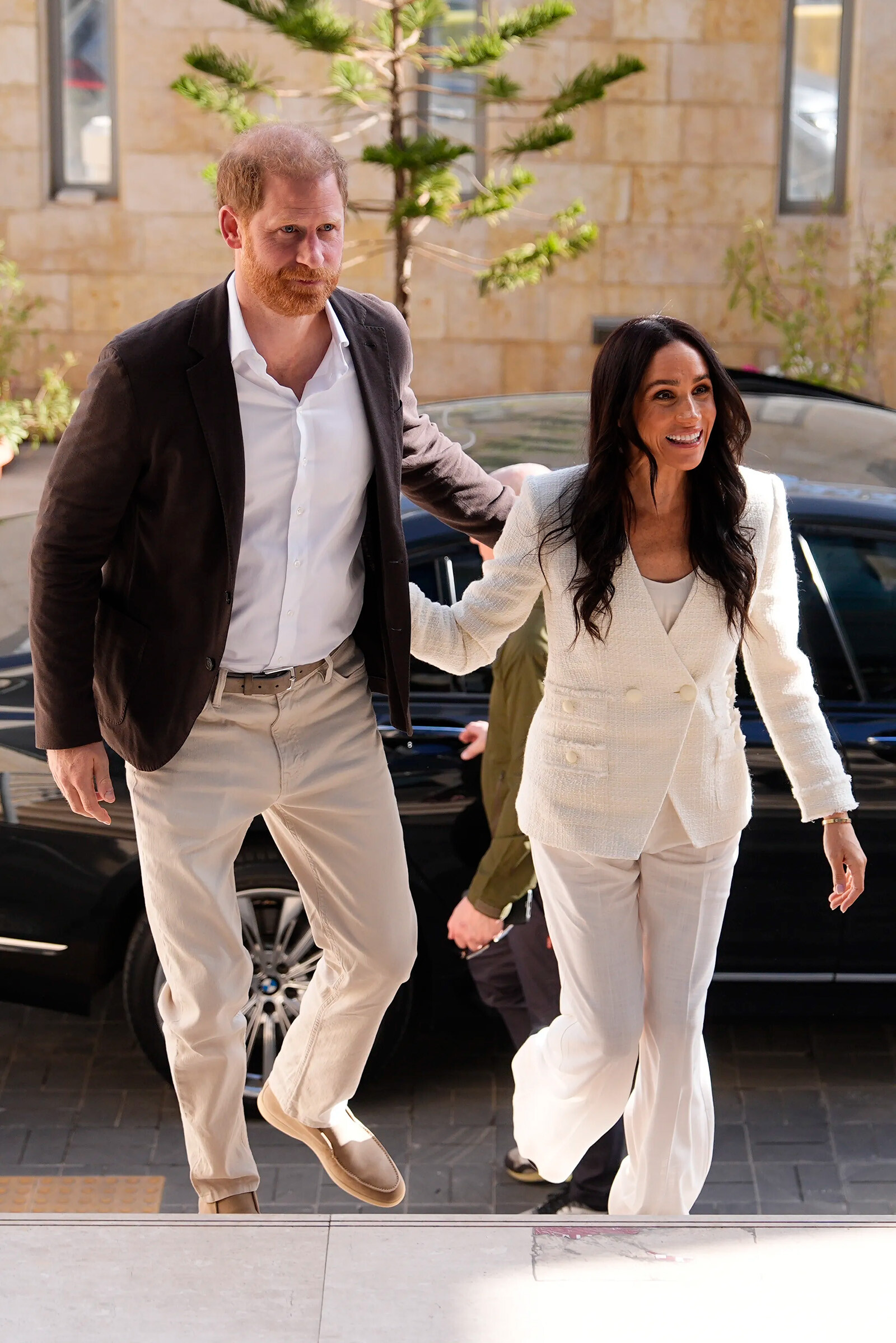 Меган Маркл выбрала белоснежный образ для визита в Иорданию