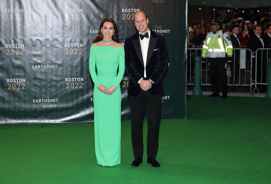 Кэтрин, принцесса Уэльская и принц Уильям, принц Уэльский во время церемонии вручения экологической премии Earthshot Prize 2022 в MGM Music Hall в Фенуэе 2 декабря 2022 года в Бостоне, штат Массачусетс