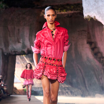 Сицилийское солнце и новая чувственность: смотрим показ Emilio Pucci весна–лето 2026