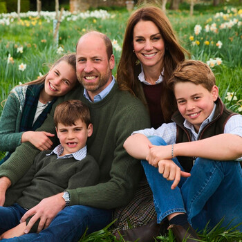 Кейт Миддлтон и принц Уильям поделились новым семейным рождественским фото