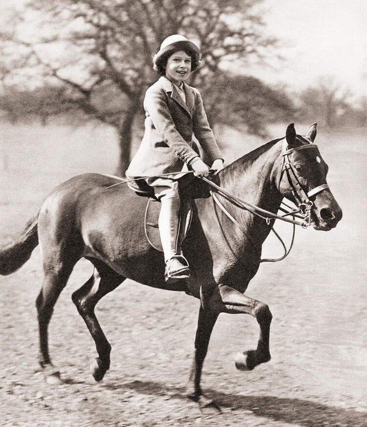 Принцессы Елизавета верхом на пони, 1931