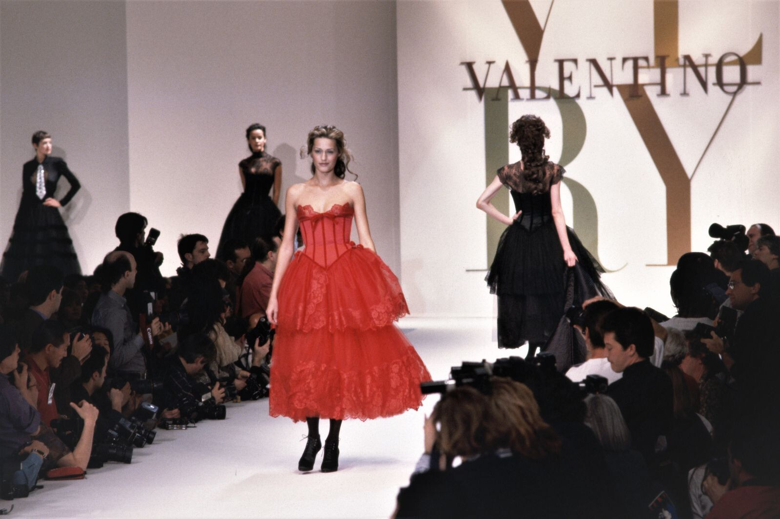 Valentino, коллекция готовой одежды осень 1993 года