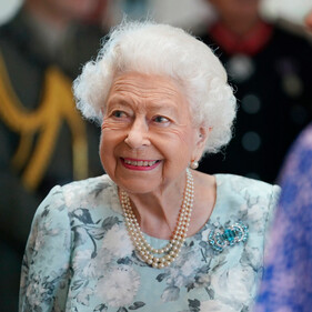 Королева Елизавета II вновь жалуется на проблемы со здоровьем и отменяет важное мероприятие в Балморале