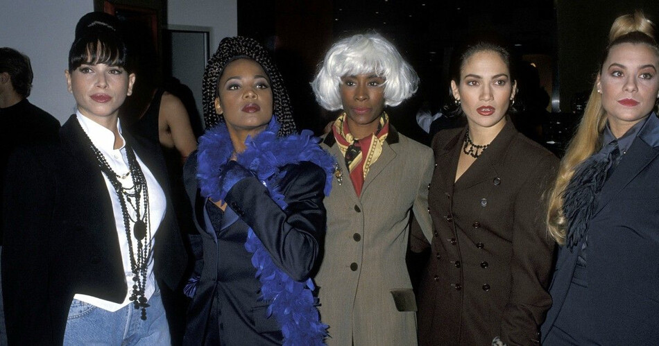 Дженнифер Лопес и Fly Girls приняли участие в показе мод Шоны Стейн 8 ноября 1992 года в салоне Хосе Эбера в Беверли-Хиллз, Калифорния