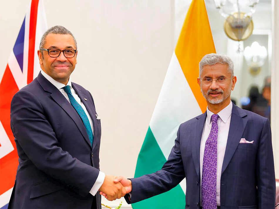 Министр иностранных дел С. Джайшанкар со своим британским коллегой Джеймсом Клеверли 22 сентября 2022 г., Нью-Йорк