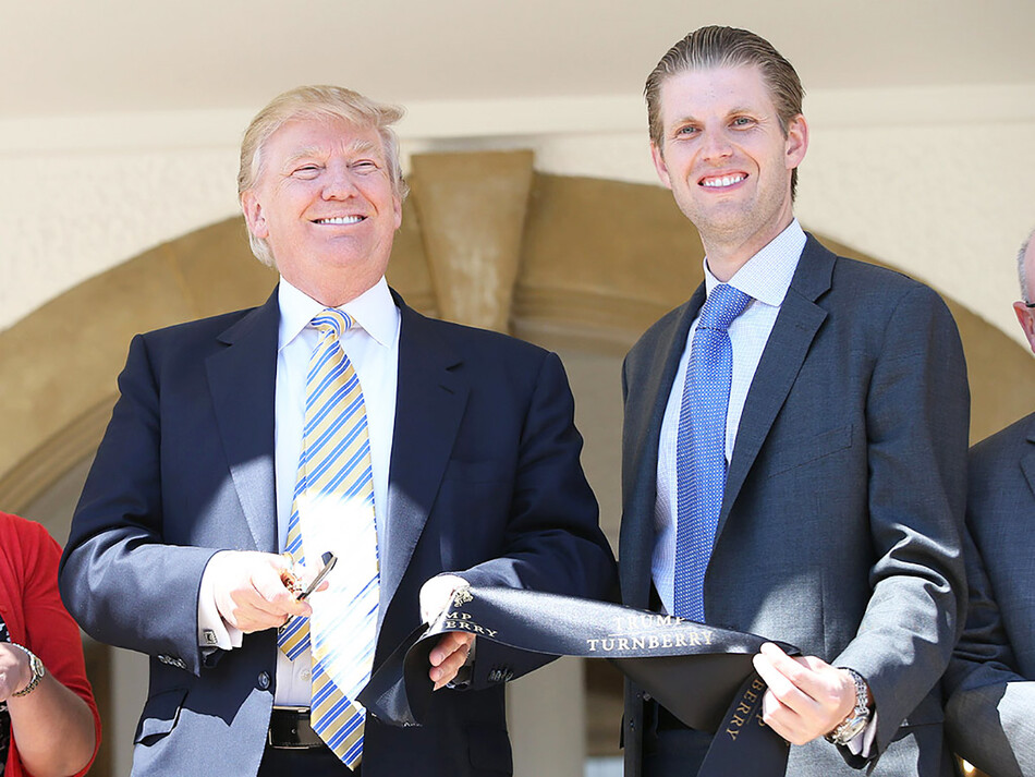Дональд Трамп и Эрик Трамп участвуют в торжественном открытии гольф-клуба Тернберри после его ремонта стоимостью $10 миллионов долларов 8 июня 2015 года в Тернберри, Шотландия