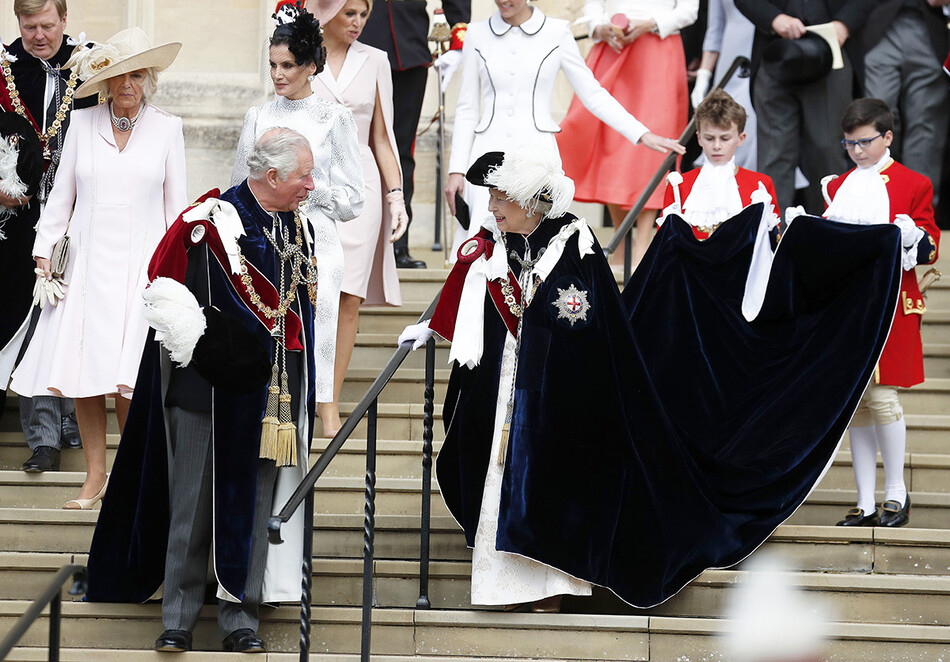 Камилла, герцогиня Корнуолл, принц Чарльз, принц Уэльский, королева Испании Летиция и королева Елизавета II покидают Орден подвязки 17 июня 2019 года в Виндзоре, Англия