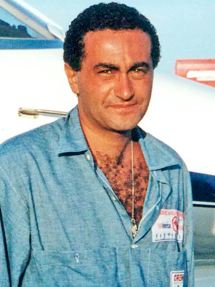 Доди Аль-Файед на военном аэродроме в Дубае, 03 сентября 1997 г.