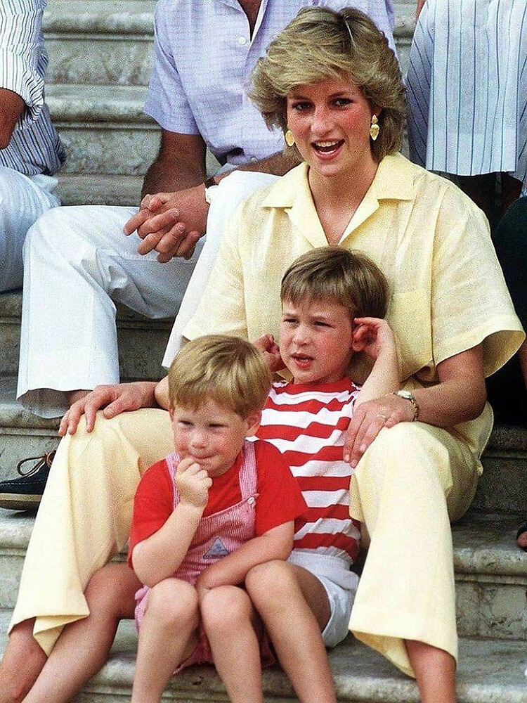 Принцесса Диана с принцем Уильямом и принцем Гарри
