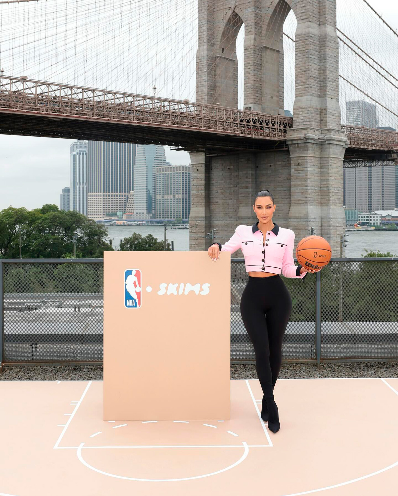 Бренд Ким Кардашьян стал официальным партнёром NBA и WNBA