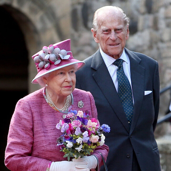 Королева Елизавета II и принц Филипп временно покинули Букингемский дворец