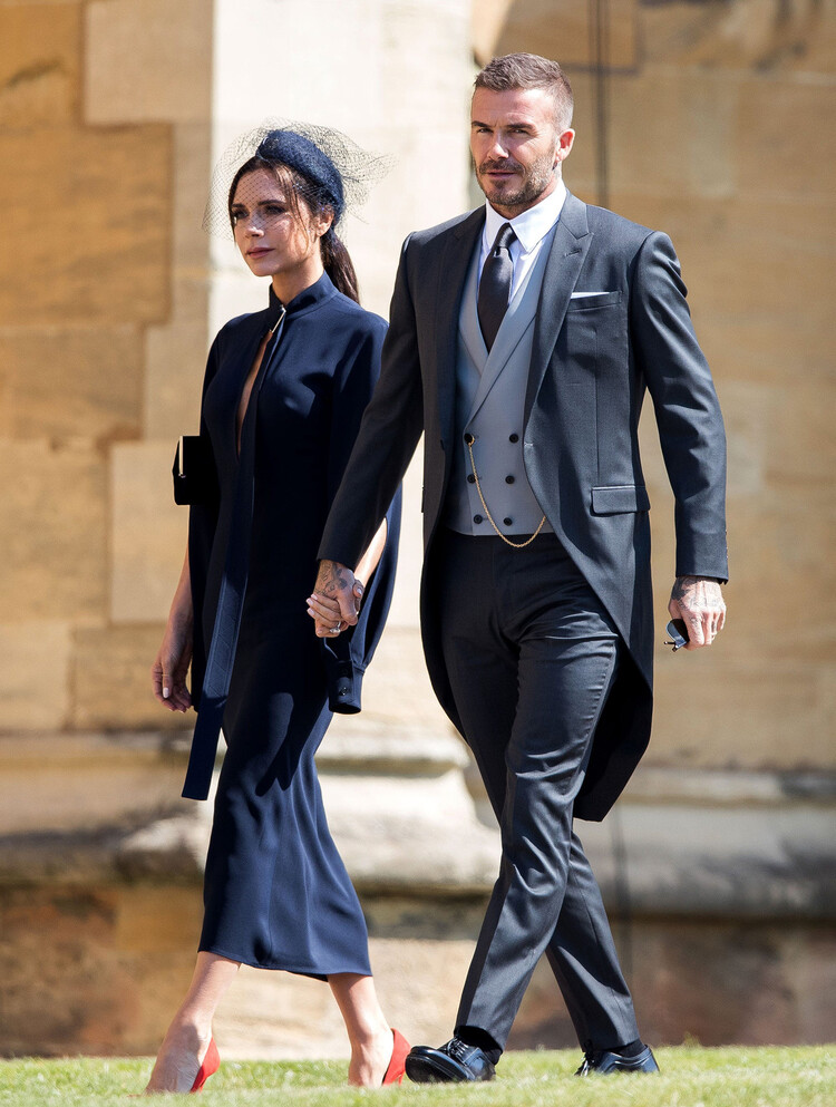 Бекхэм и Дэвид Бекхэм прибывают на свадебную церемонию британского принца Гарри и американской актрисы Меган Маркл в часовне Святого Георгия в Виндзорском замке 19 мая 2018 года в Виндзоре, Англия
