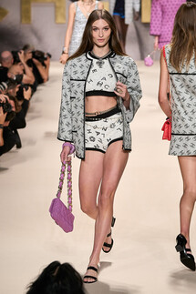 Chanel весна-лето 2022 / Chanel Spring 2022 Ready-to-Wear collection