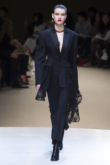 Alexander McQueen Fall 2018 Ready-to-Wear , Александр Маккуин осень зима 2018 , Fashion show , неделя моды в Париже , PFW , Mainstyles