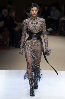 Alexander McQueen Fall 2018 Ready-to-Wear , Александр Маккуин осень зима 2018 , Fashion show , неделя моды в Париже , PFW , Mainstyles