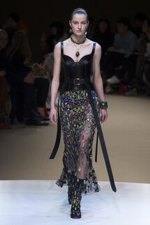 Alexander McQueen Fall 2018 Ready-to-Wear , Александр Маккуин осень зима 2018 , Fashion show , неделя моды в Париже , PFW , Mainstyles