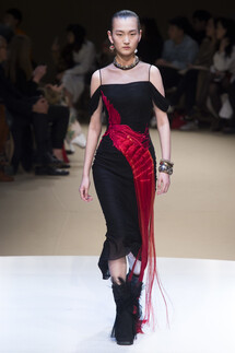 Alexander McQueen Fall 2018 Ready-to-Wear , Александр Маккуин осень зима 2018 , Fashion show , неделя моды в Париже , PFW , Mainstyles