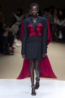 Alexander McQueen Fall 2018 Ready-to-Wear , Александр Маккуин осень зима 2018 , Fashion show , неделя моды в Париже , PFW , Mainstyles