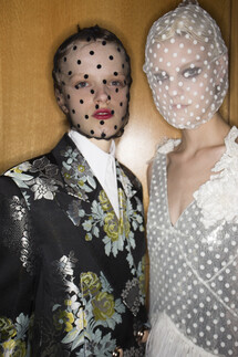 Backstage collections Erdem Fall 2018 Ready-to-Wear , Backstage коллекции Эрдем осень зима 2018 , Fashion show , неделя моды в Лондане , LFW , Mainstyles