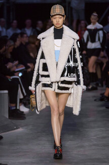 Burberry Fall 2019 Ready-to-Wear / Burberry осень 2019 / Неделя моды: Лондон