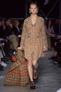 Burberry Fall 2019 Ready-to-Wear / Burberry осень 2019 / Неделя моды: Лондон