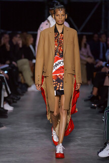 Burberry Fall 2019 Ready-to-Wear / Burberry осень 2019 / Неделя моды: Лондон