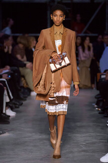 Burberry Fall 2019 Ready-to-Wear / Burberry осень 2019 / Неделя моды: Лондон