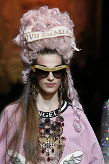 Details Dolce and Gabbana Fall 2018 Ready-to-Wear , Детали Дольче и Габбана осень зима 2018 , Fashion show , неделя моды в Милане , MFW , Mainstyles