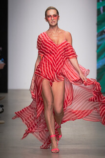 Julia Dalakian Spring 2020 / Julia Dalakian весна-лето 2020 / Неделя моды: Москва