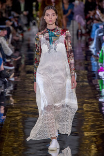 Stella McCartney Fall 2018 Ready-to-Wear , Стелла Маккартниосень зима 2018 , Fashion show , неделя моды в Париже , PFW , Mainstyles