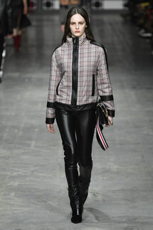 Trussardi_FTrussardi Fall 2018 Ready-to-Wear , Труссарди осень зима 2018 , Fashion show , неделя моды в Милане , MFW , Mainstyles
