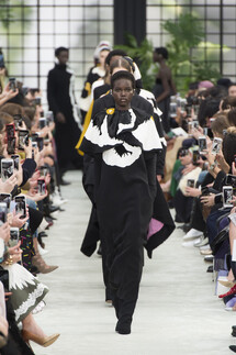 Valentino Fall 2018 Ready-to-Wear , Валентино осень зима 2018 , Fashion show , неделя моды в Париже , PFW , Mainstyles