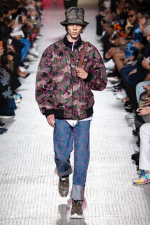 Valentino Spring 2019 Menswear / Валентино Весна Лето 2019 Мужская Неделя Моды в Париже